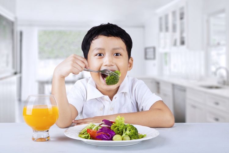 Jangan Memaksa Anak Makan Sayuran, Tapi Buat Menyukainya